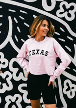 Load image into Gallery viewer, Cropped Pink TEXAS Sweat Shirt
