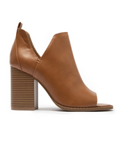 Load image into Gallery viewer, Camel Leather Booties
