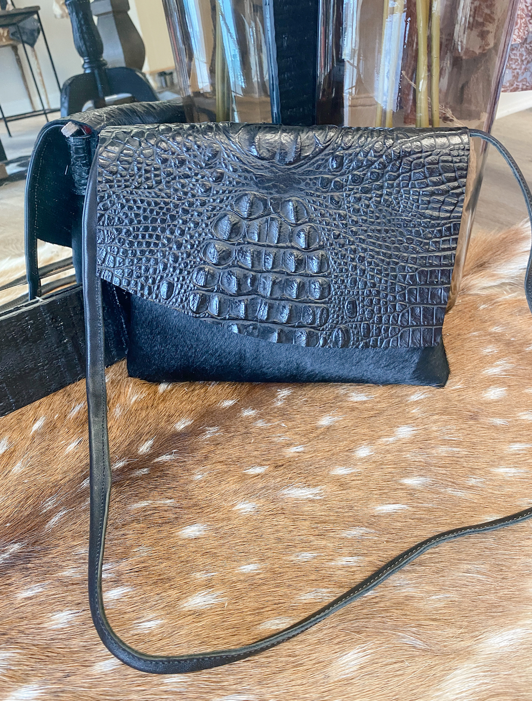 Black cowhide body with Gator Flap