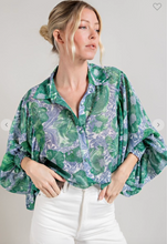 Load image into Gallery viewer, Green Floral Puff Sleeve Blouse
