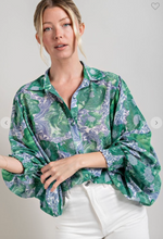 Load image into Gallery viewer, Green Floral Puff Sleeve Blouse
